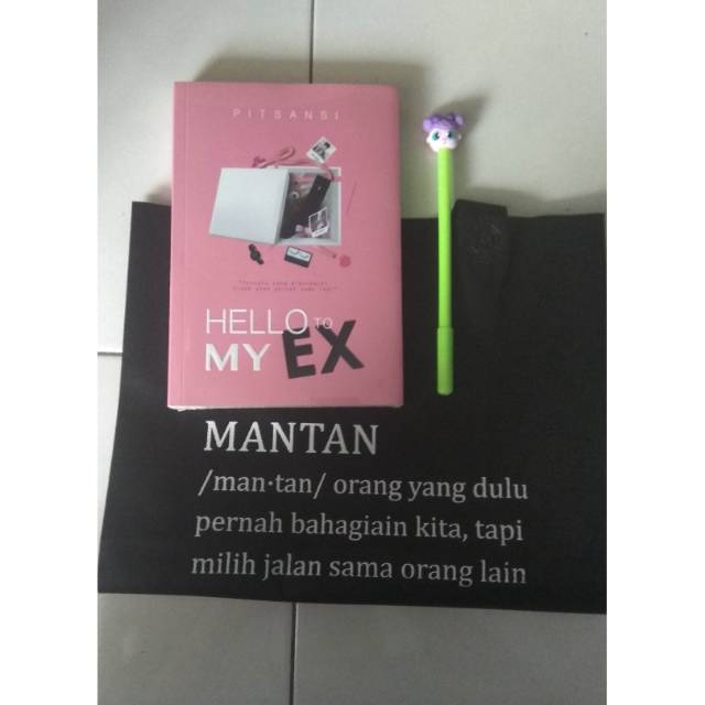 

Hello My Ex by Pit Sansi free TTd +pulpen + Tote bag + polaroid card