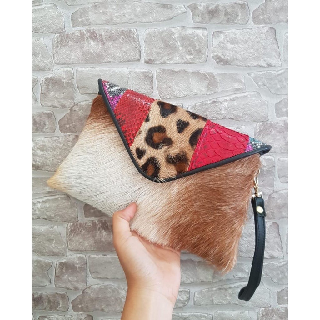 

Clutch Amplop Kulit 01