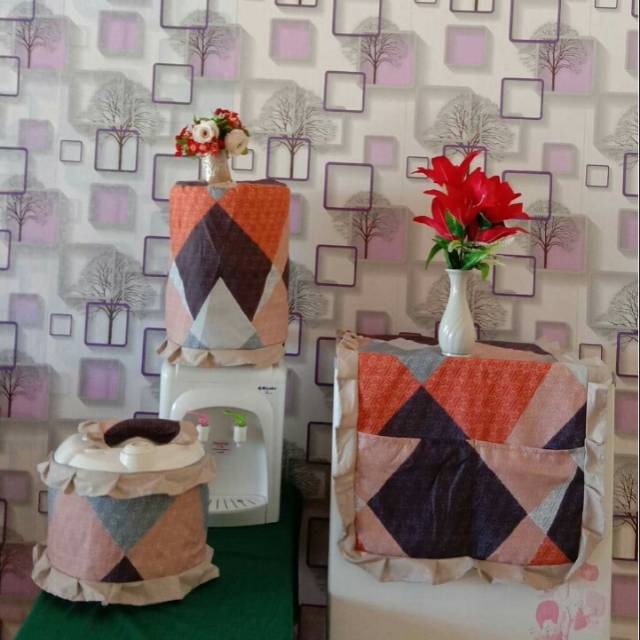 Gkm motif brown kite