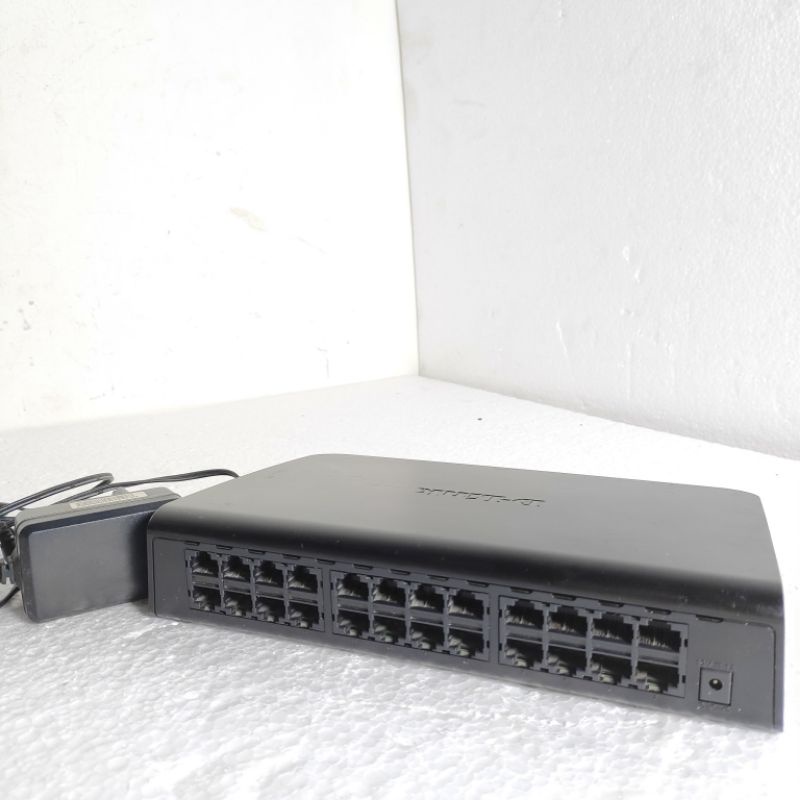 D-LINK DES-1024A 24-Port