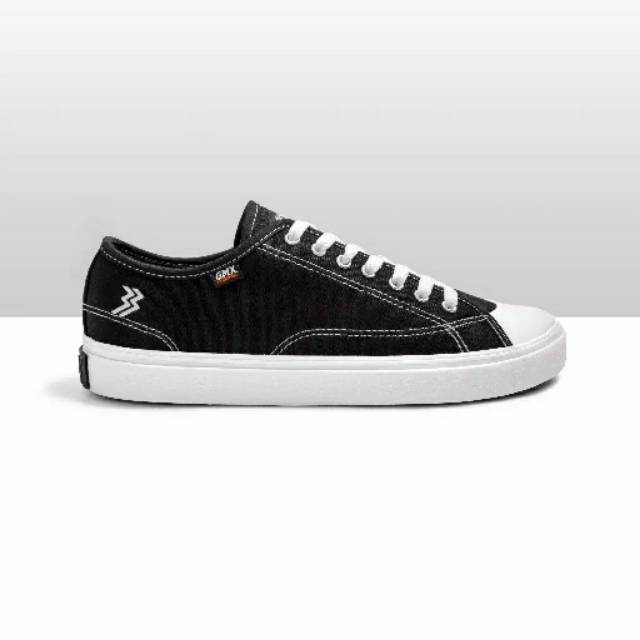 Sepatu Geoff Max Timeless Low Black White STZ