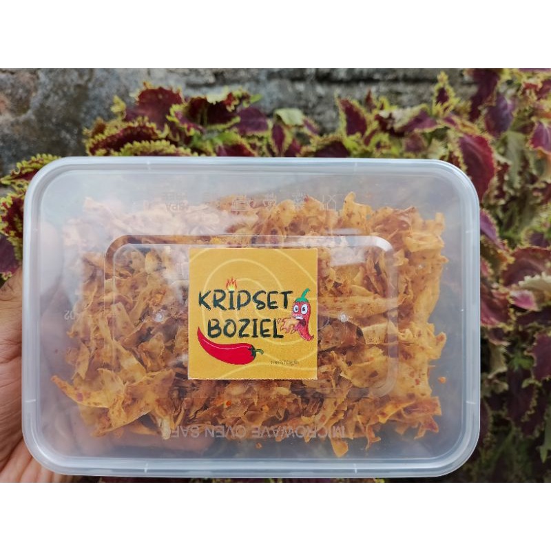 

Kripset(KERIPIKSETAN)KERIPIKSINGKONGPEDAS,KERIPIKKEKINIAN,KERIPIKPEDASDAUNJERUK,KERIPIKSETAN,KERIPIKHITS, kemasan 190gr