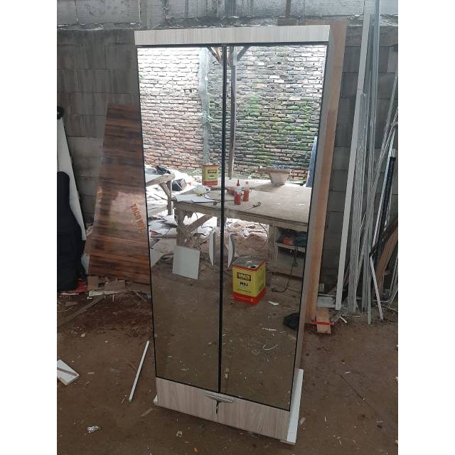 almari pakean gantung