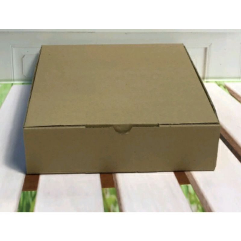 

Kardus/gift box + pita + gift card