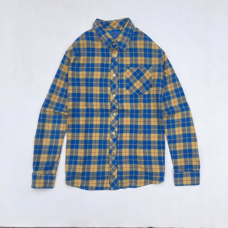 Kemeja Flanel Satu Saku Motif Vintage