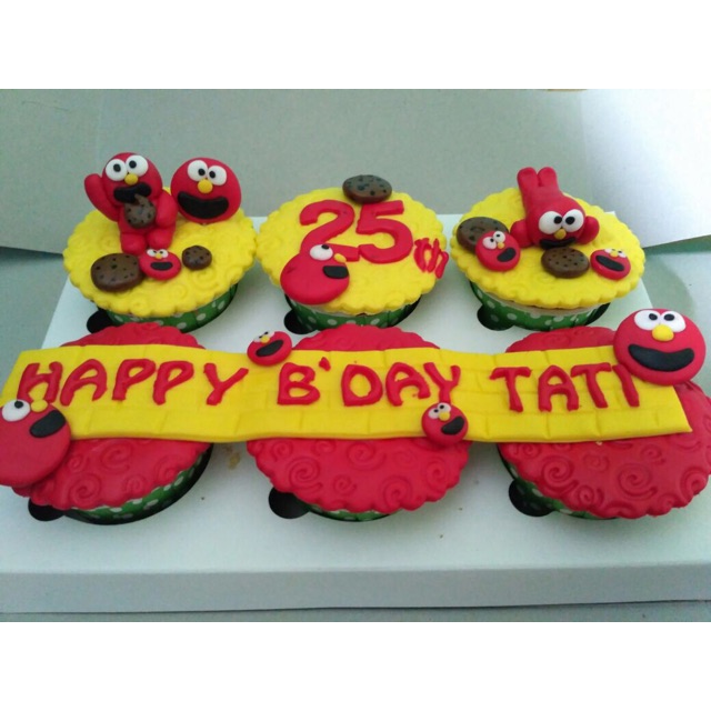 

Elmo cupcake