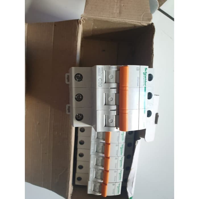 [READY] Mcb Schneider 3 Phase 20A Mcb Domae Schneider Ori Dan Sni Mcb 3 Phase DISKON