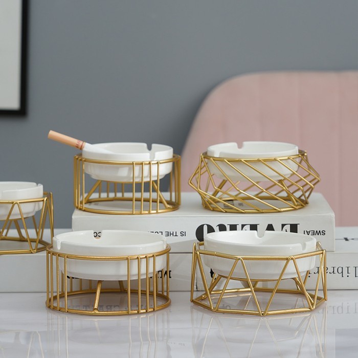 RUMAH TANGGA DEKORASI VAS BUNGA AC 1116 ASBAK KERAMIK NORDIC IRON GEOMETRIC MODERN GOLD ASHTRAY LEPA
