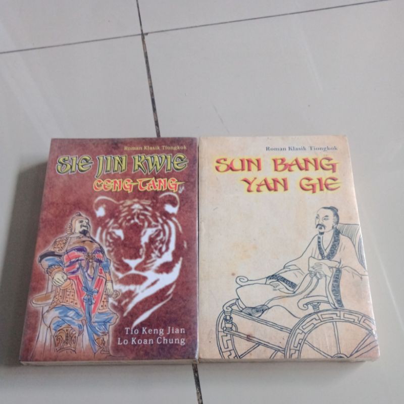 Satu paket sie jin kwie ceng tang roman klasik tiongkok