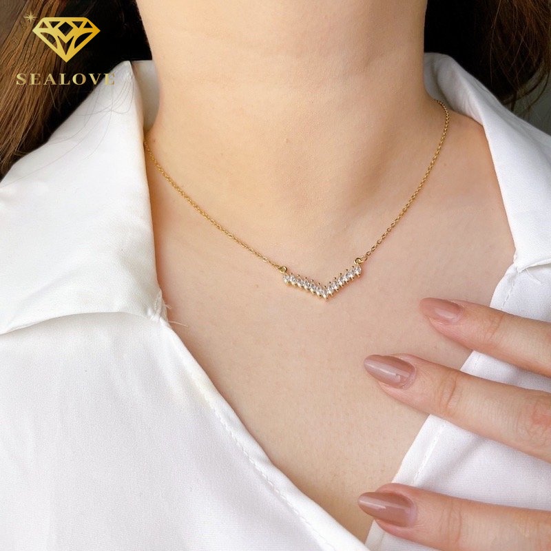 Kalung Fuji Mata Diamond / Kalung Titanium Wanita Anti Karat Berlian Premium Huruf V Perhiasan