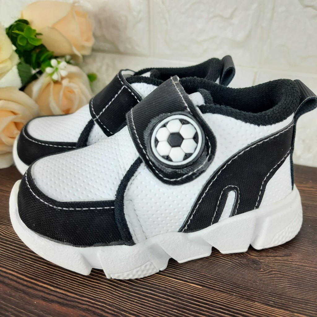 [TAMAN SEPATUKU] SEPATU TRENDY MURAH SNEAKER BOLA ANAK LAKI-LAKI USIA 1-3 TAHUN CAX15