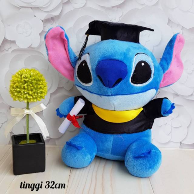 Boneka stitch doraemon kitty rilakuma  wisuda