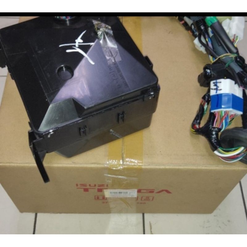 Box sekring depan aki original Isuzu panther kapsul touring LS LV LM