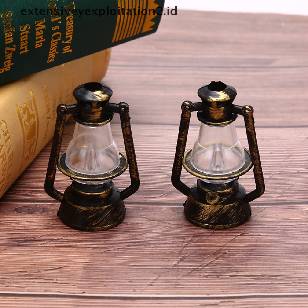 Miniatur Lampu Minyak Tanah Retro Warna Hitam Skala 1: 12 Untuk Rumah Boneka