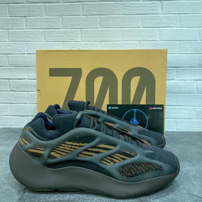 yeezy 700 12.5