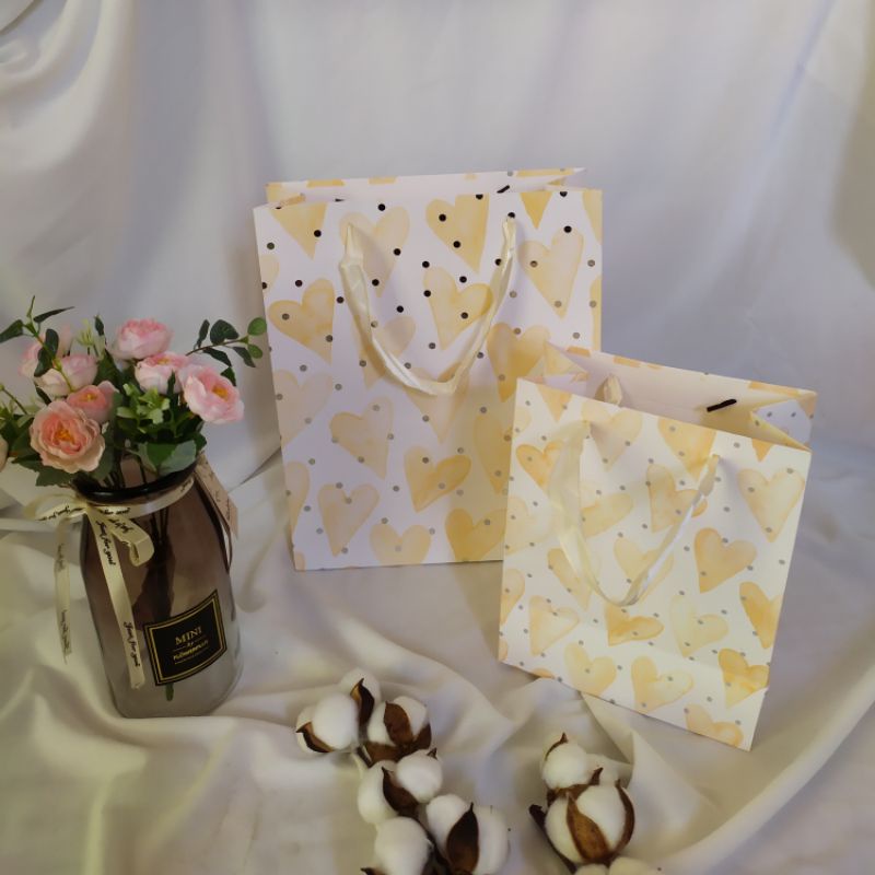 

Paper Bag Motif S dan M (PBP/04/10) | Goodie Bag | Tas Kertas Kado | Tas Ulang Tahun