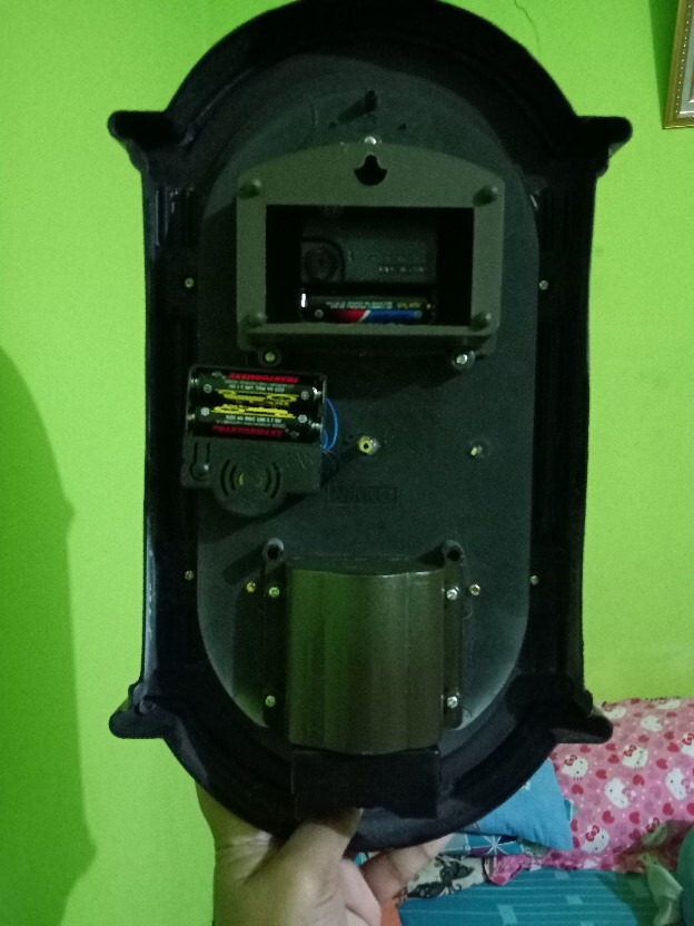 Jam Dinding Unik Bunyi Komedi Putar