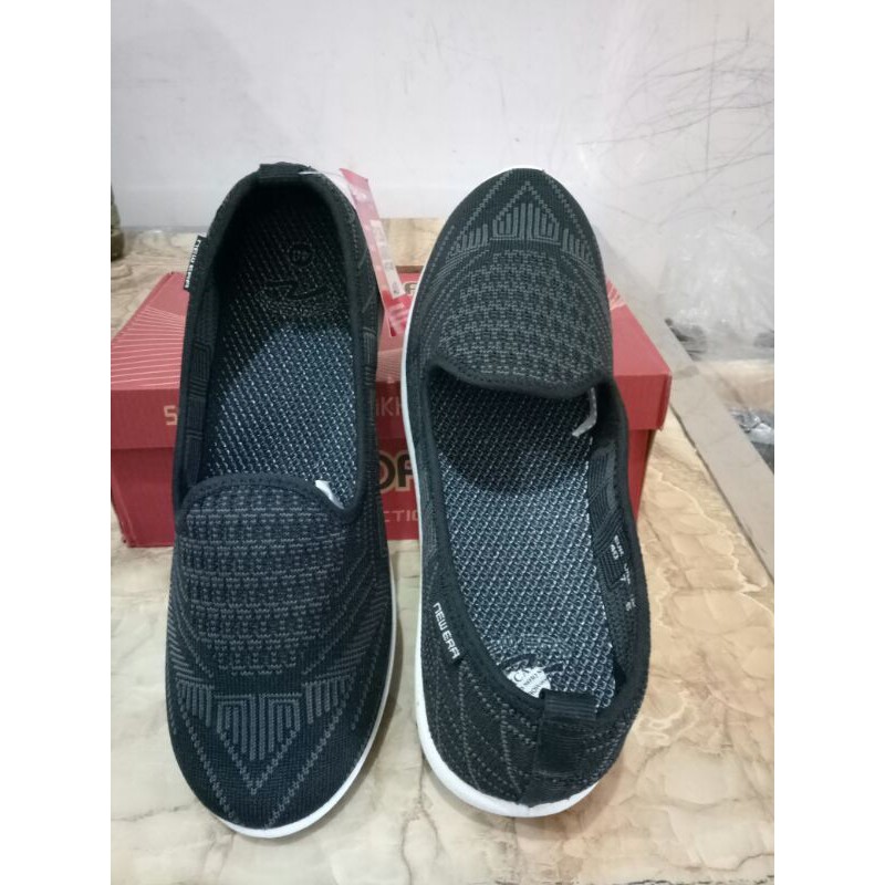 SEPATU SLIP ON NEW ERA SAKURA