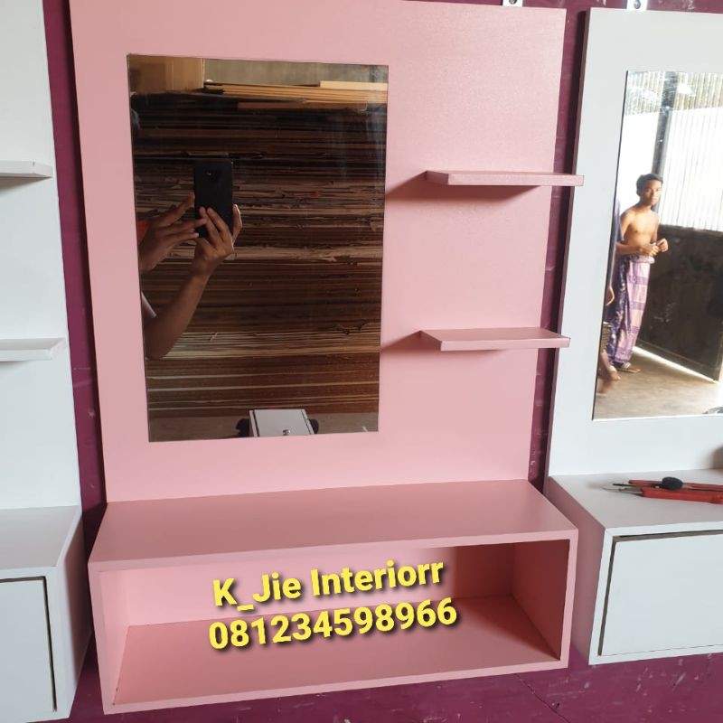 Meja Rias Gantung Warna Pink (Tanpa Laci)