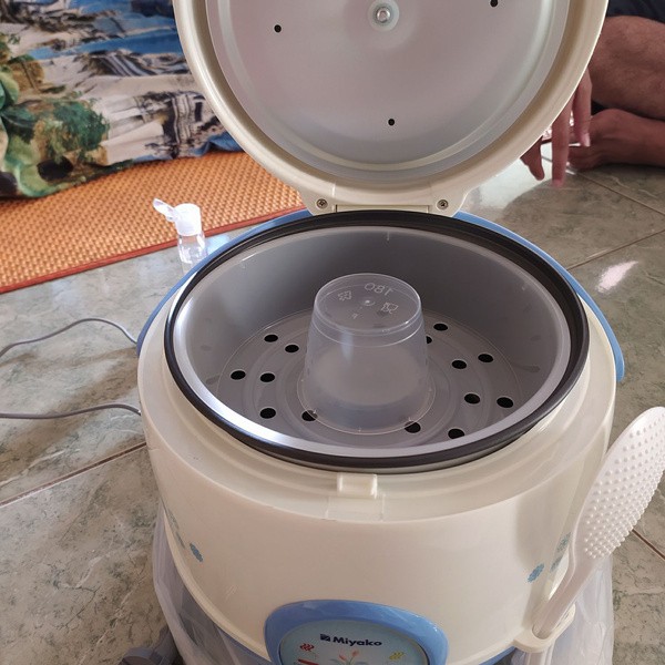 Rice Cooker/Magic Com Miyako MCM 612 [1.2 L]