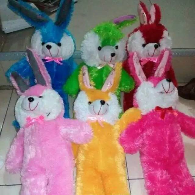 Boneka kelinci lucu