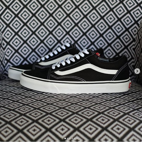 Sepatu Sneakers Vans Old Skool Black White
