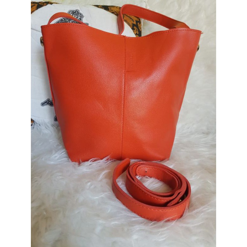Tas wanita preloved brand Victoria's rain warna orange