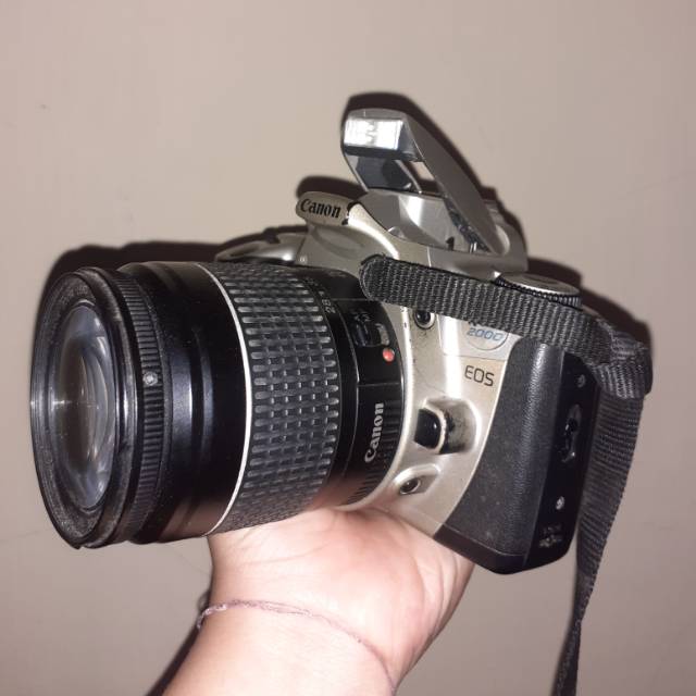 Canon EOS Rebel 2000 35mm Film SLR Camera Kit with 28-80mm Lens