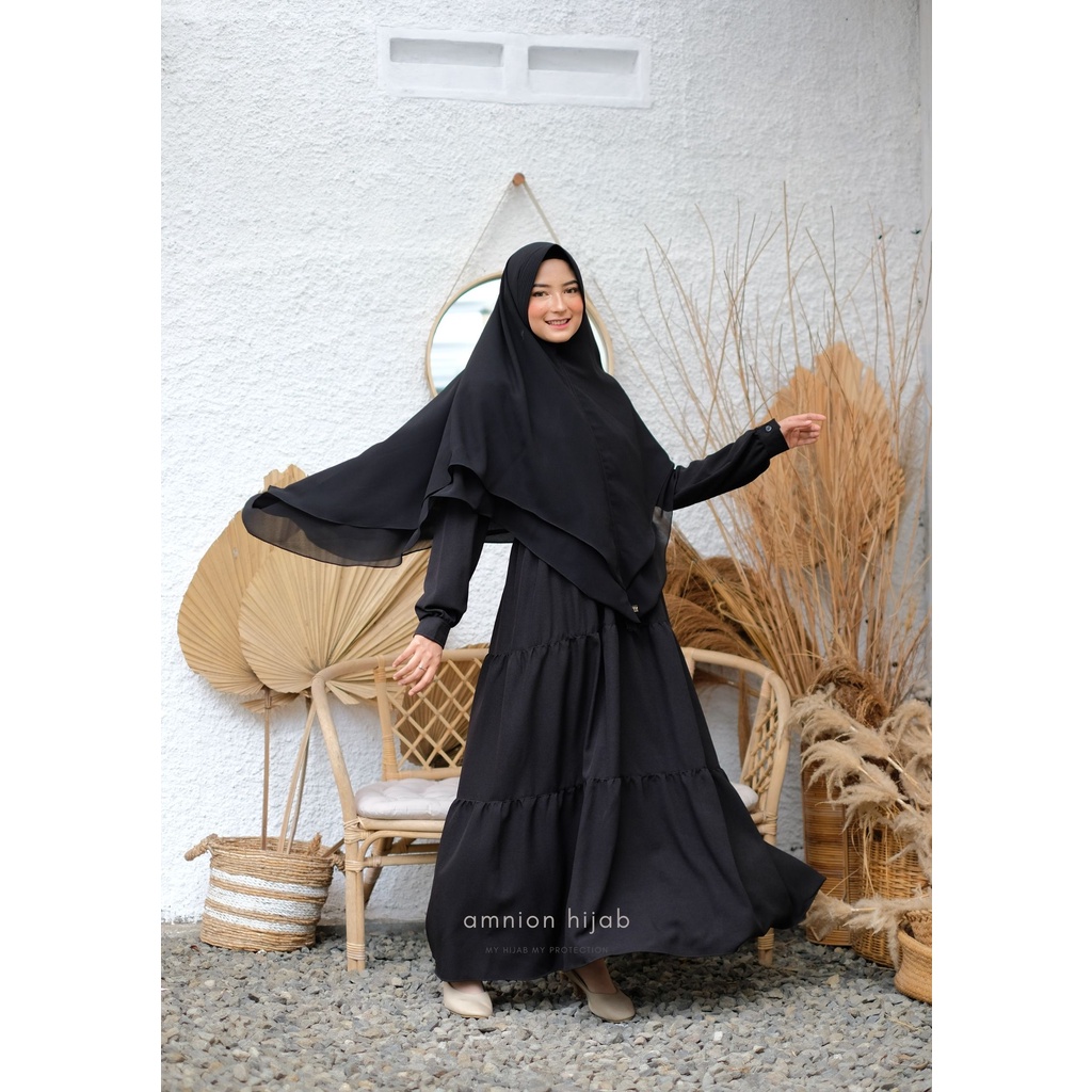 Dress muslim Azkia warna hitam busui friendly by amnion hijab