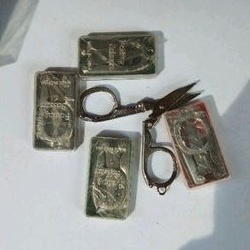 

GUNTING MINI LIPAT BESI STAINLESS KECIL UNTUK PERLENGKAPAN IBADAH HAJI DAN UMROH