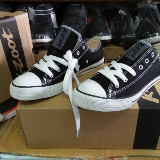 Sepatu Merk K-Zoot Alonzo Original-Sepatu sekolah pendek hitam putih original