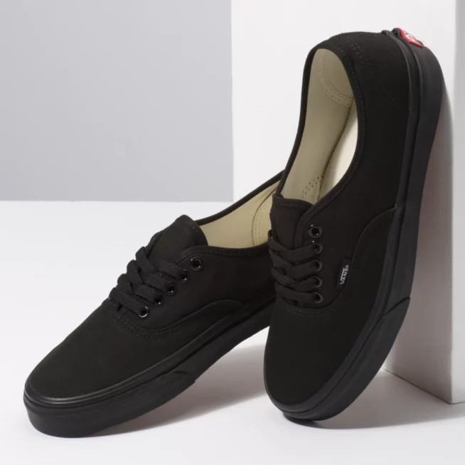 Sepatu Vans Sneakers Era Authentic Sepatu Pria dan Wanita Hitam Polos