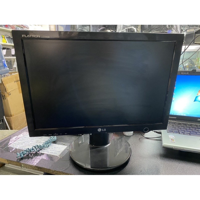 LCD Monitor Komputer LG Flatron L177WSB 17inch Second/Bekas