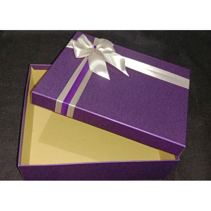 

Kotak kado / gift box besar cover fancy paper ukuran 35 x 20 x 10 cm