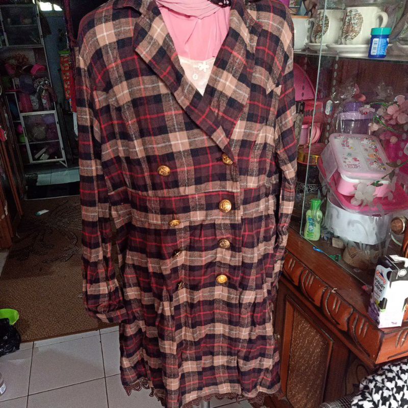 Coat kotak megar renda