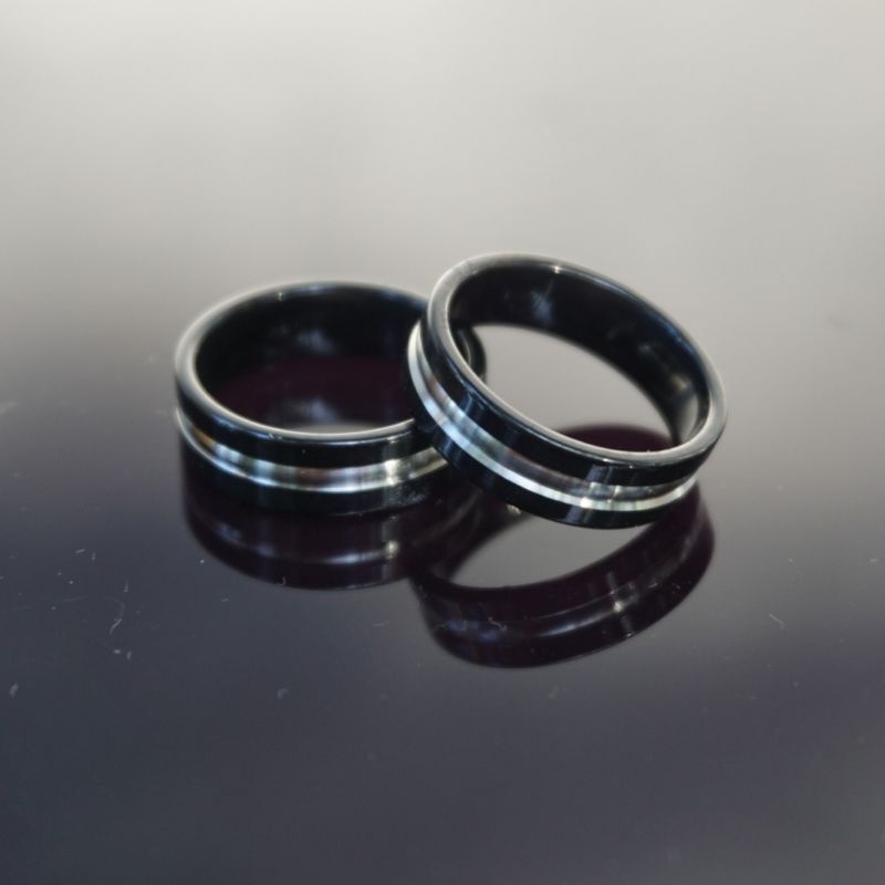 Cincin Titanium Hitam Silver Free Ukir Nama