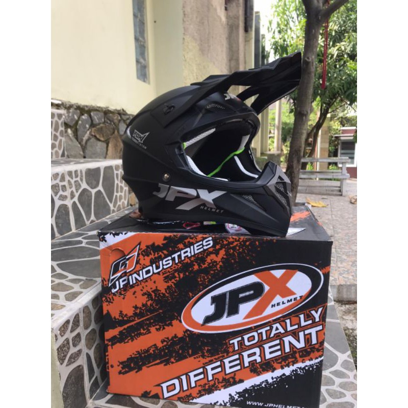 HELM JPX HITAM DOFF