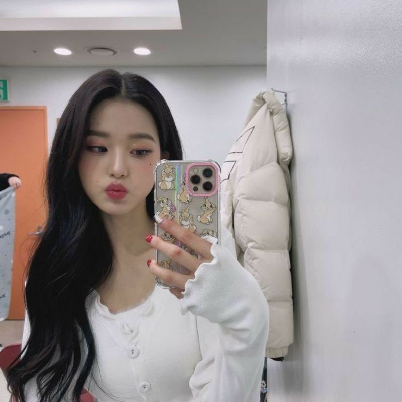 wonyoung nike scene 2 BOOKED