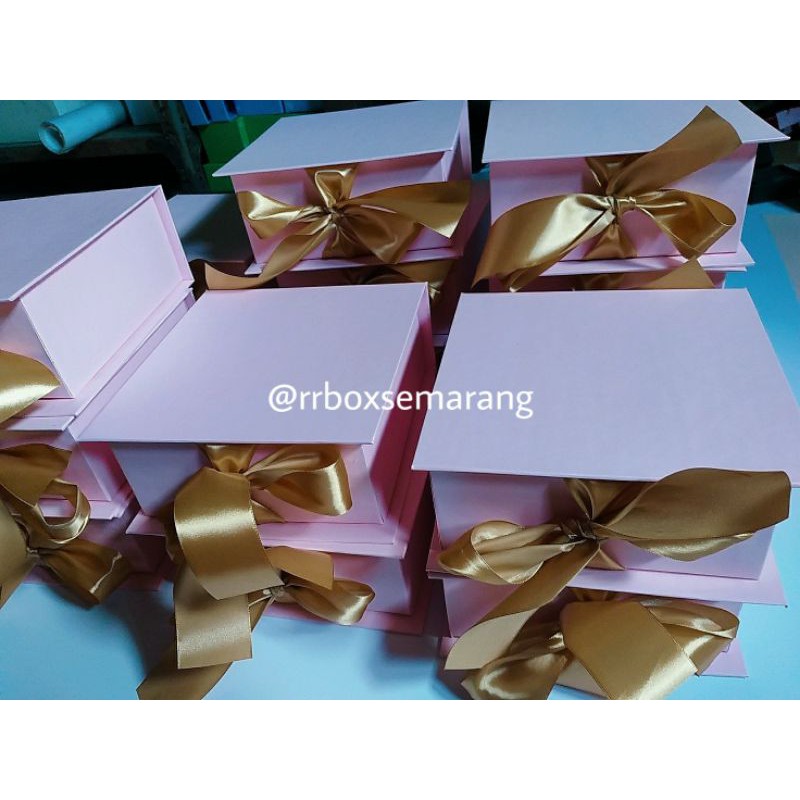 

Box Polos 32 x 32 x 12 cm
