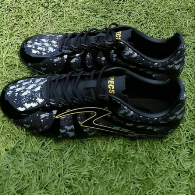 Sepatu Bola Specs black Size 40
