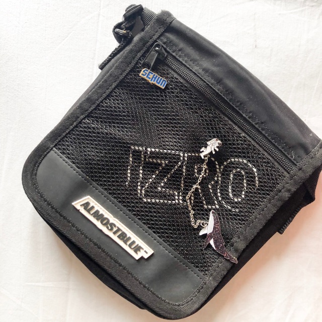 IZRO MINI SLING BAG