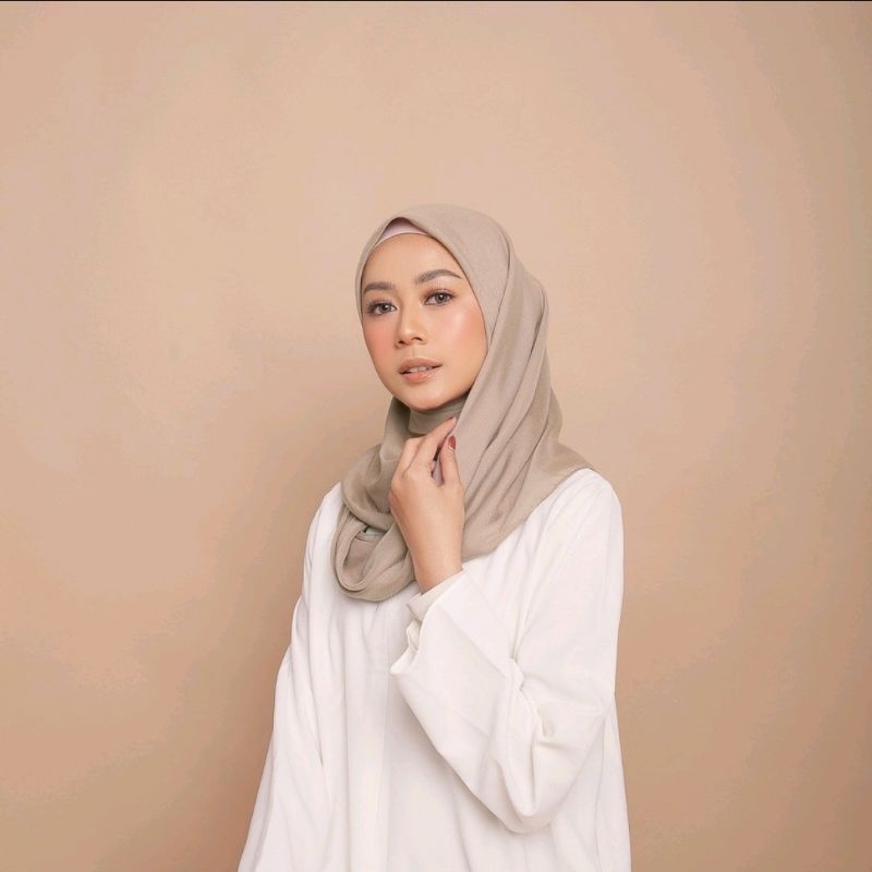 SEGIEMPAT PARIS PREMIUM SQUARE HIJAB ANTI LETOY COTTON VOAL JAHIT TEPI