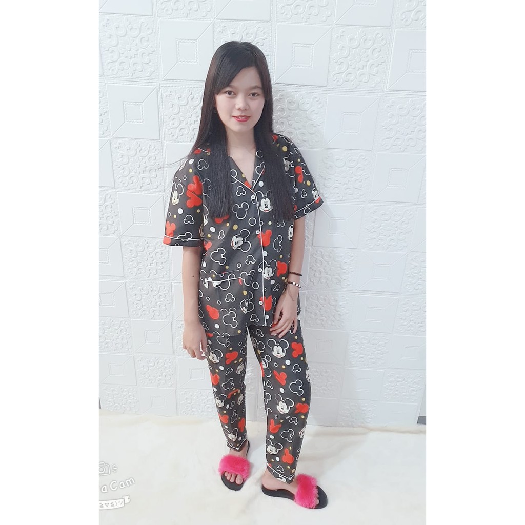 PIYAMA CP KARAKTER DEWASA FIT XL (Ld 104cm)-Mickey hitam CP