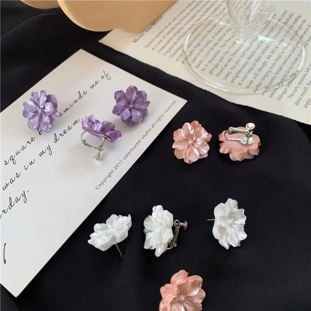 Anting Klip on Tanpa Tindik Desain Bunga Bahan Resin Warna Putihungu Untuk Wanita