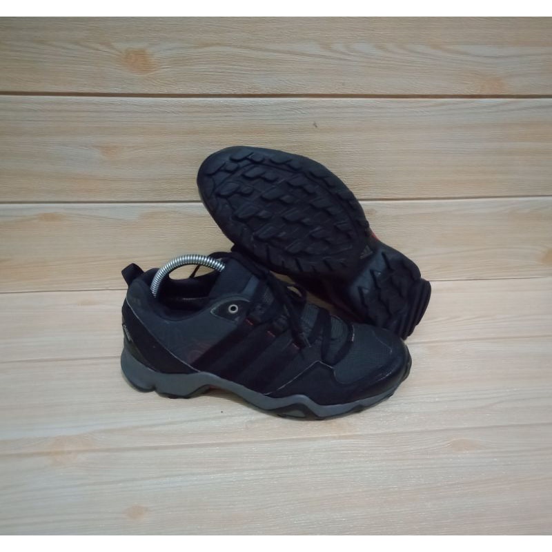 sepatu outdoor second/bekas adidas traxion