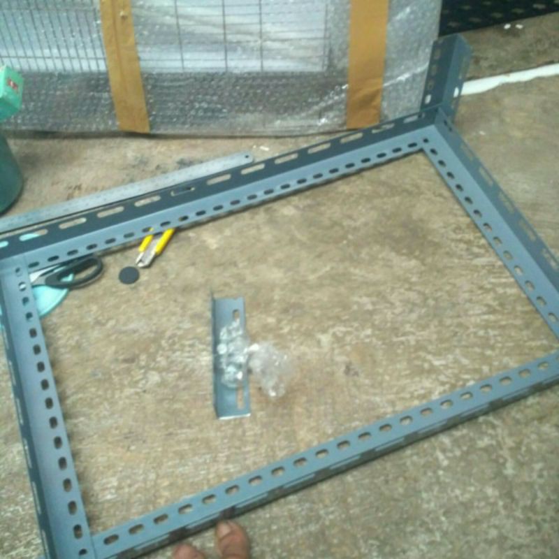 besi siku lubang 3,5x3,5x1mm