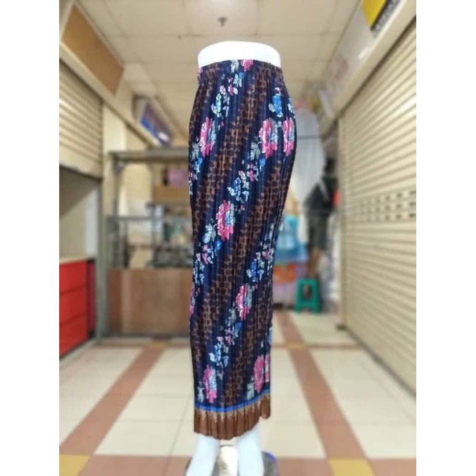 Rok Plisket Motif Bunga Sepatu Navy / Motif Bunga Sepatu Hitam