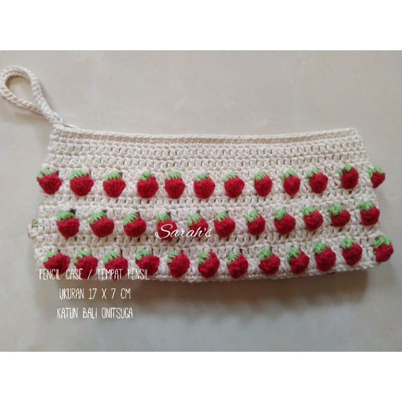 

tempat pensil rajut pencil case rajut / dompet kosmetik rajut strawberry
