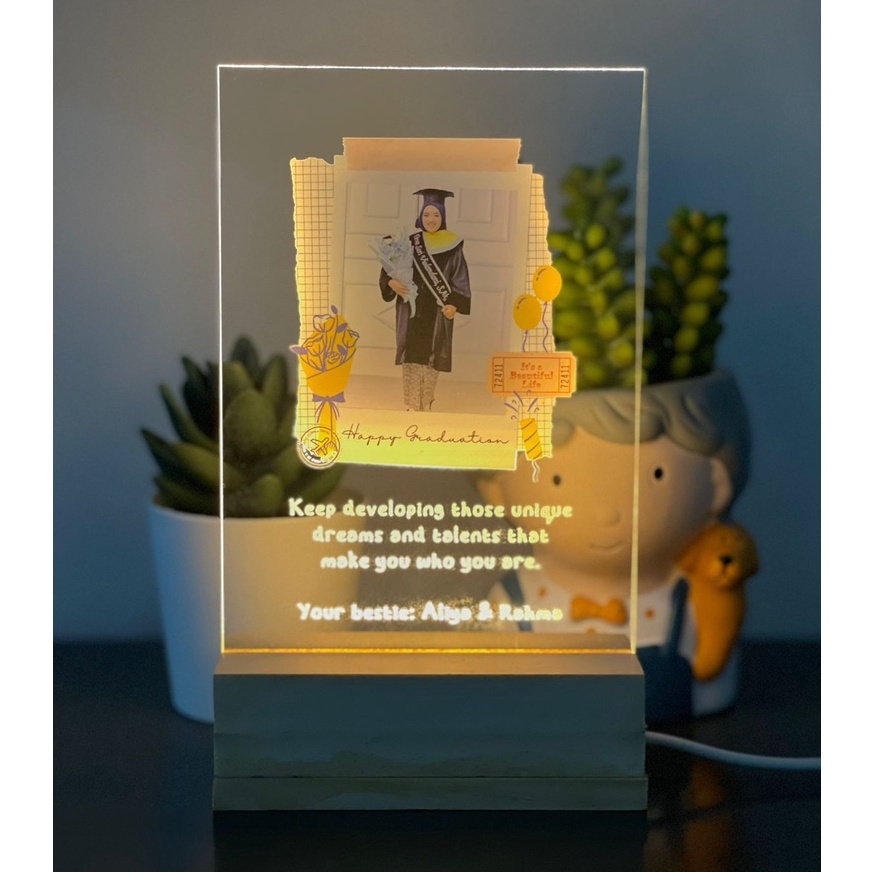 CUSTOM AKRILIK FOTO + LED STAND WOOD 1 SET (AR VIDEO) | Gift hadiah kado graduation, wisuda, birthday, ulang tahun, anniversary (UV Print)