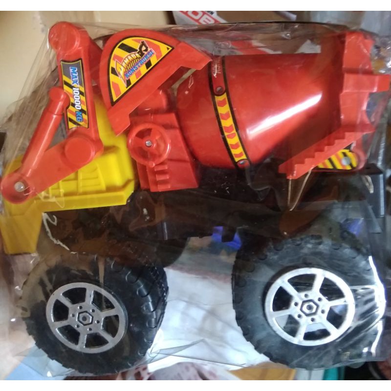 mainan truk molen besar